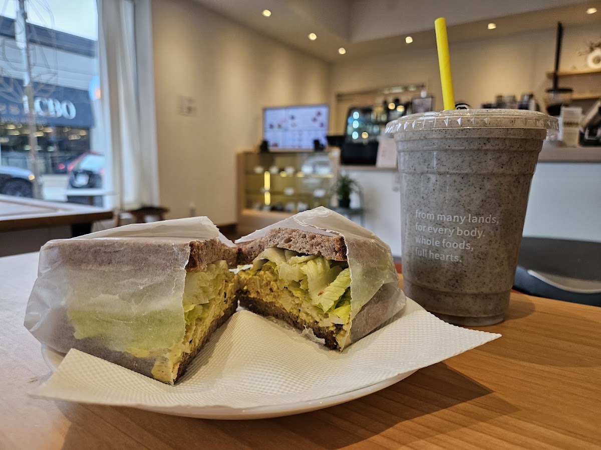 Sandwich and smoothie photographed at Gleam & Sip by Google reviewer Michael Dockstator